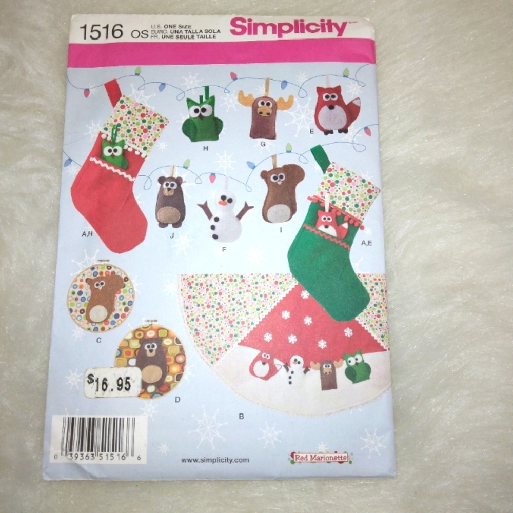 Simplicity 1516 Christmas Felt ornaments  stocking tree skirt and wall h…